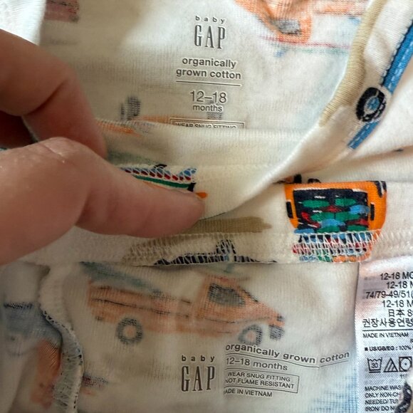 LIKE NEW - GAP Shortie PJ Set - Picture 2 of 3